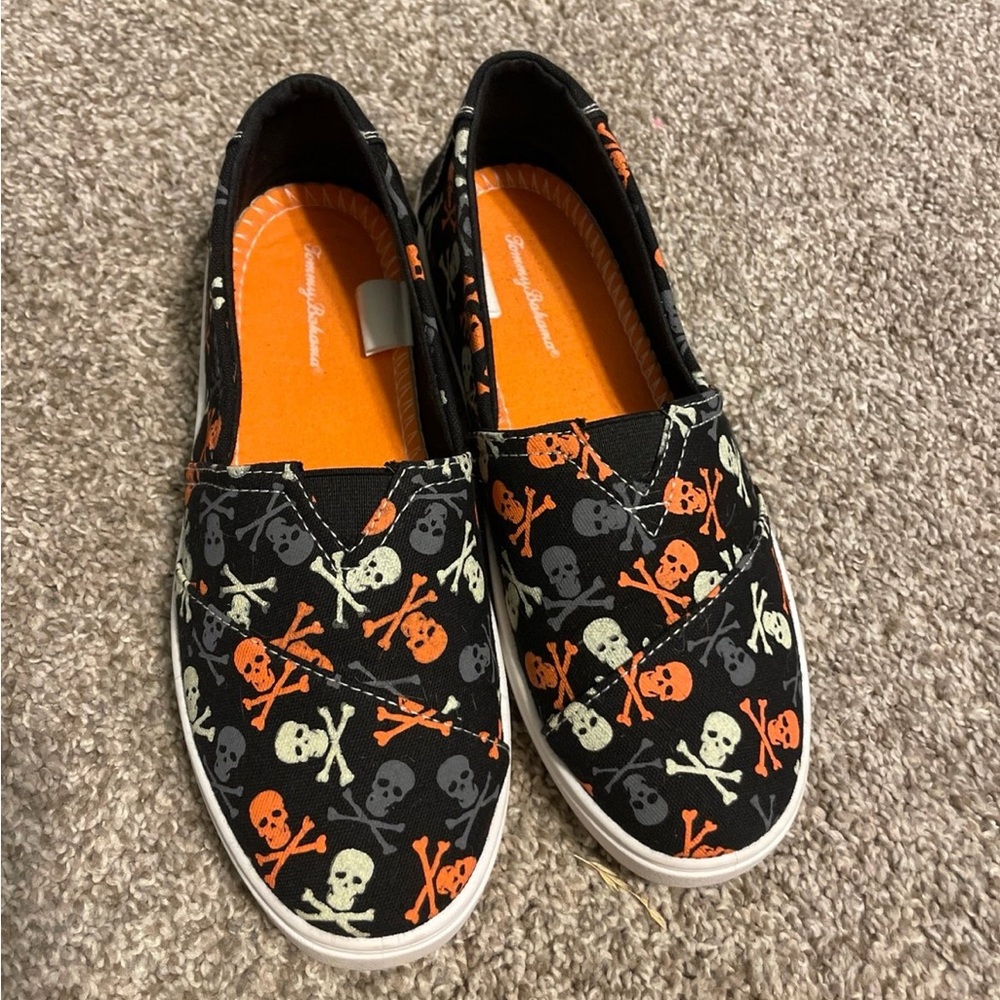 Skull Print Slip-On Shoes - glow in the dark- Black and Orange